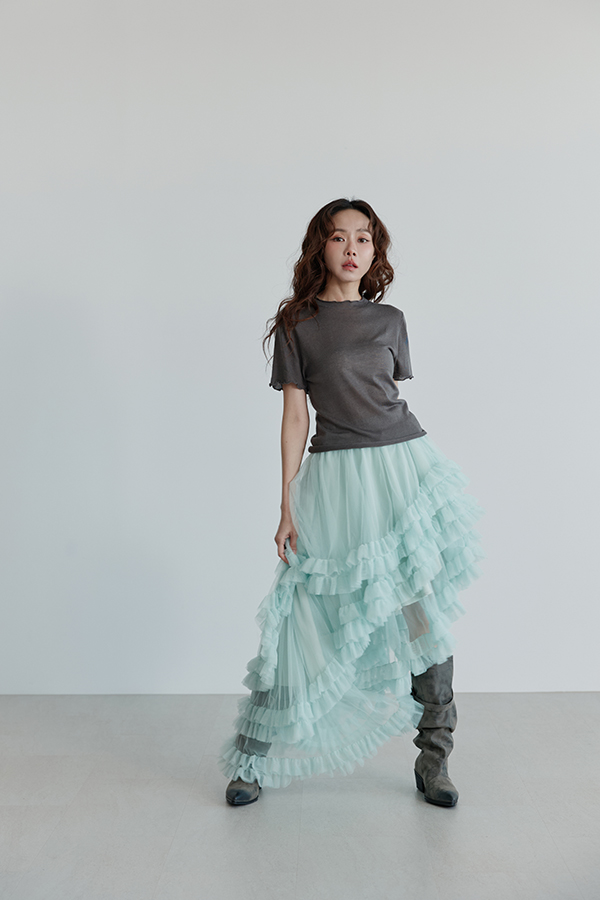 MOSDRESS 波浪邊短袖針織上衣 上身或下身細節