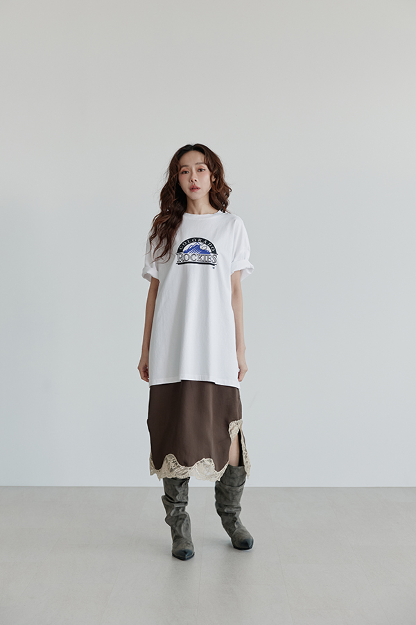MOSDRESS 山脈字母寬鬆短袖上衣 整體實穿造型