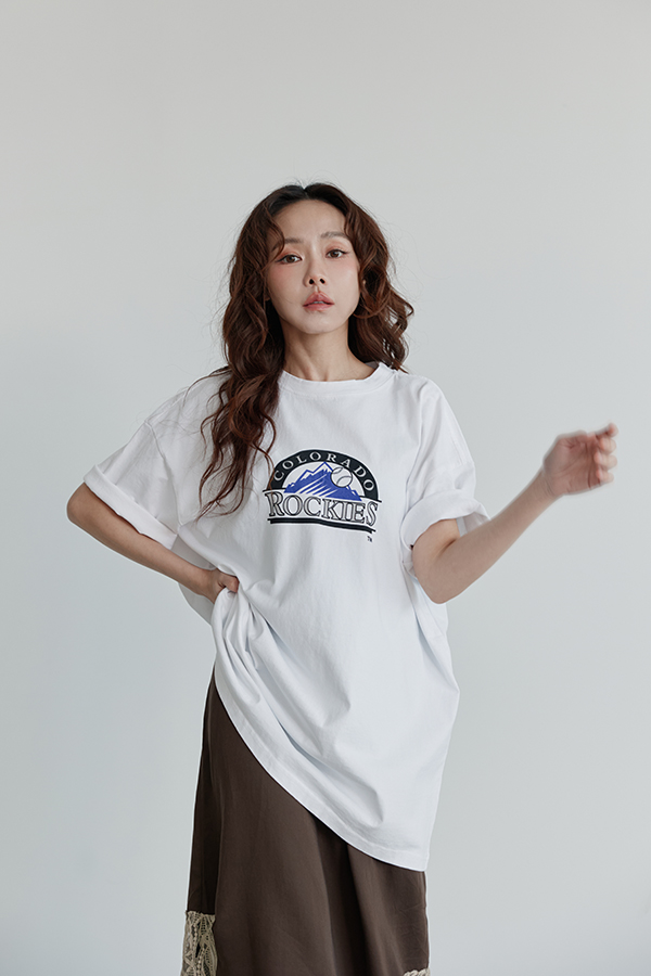 MOSDRESS 山脈字母寬鬆短袖上衣 正面版型展示