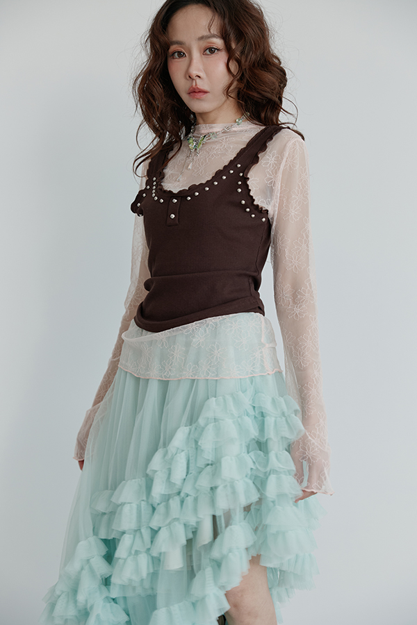 MOSDRESS 鉤針背心蕾絲上衣兩件組 穿著細節近拍