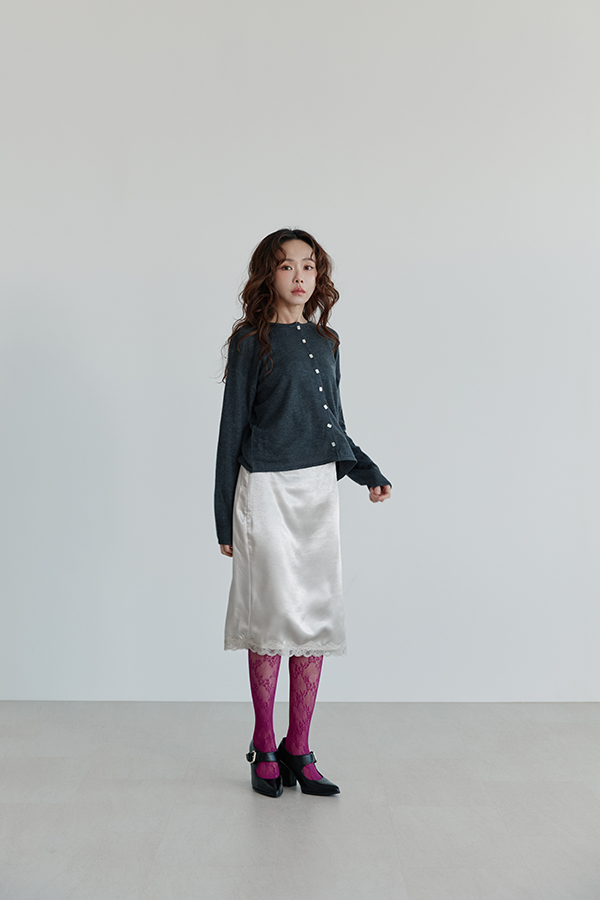 MOSDRESS 方釦針織上衣兩件組 穿著細節近拍