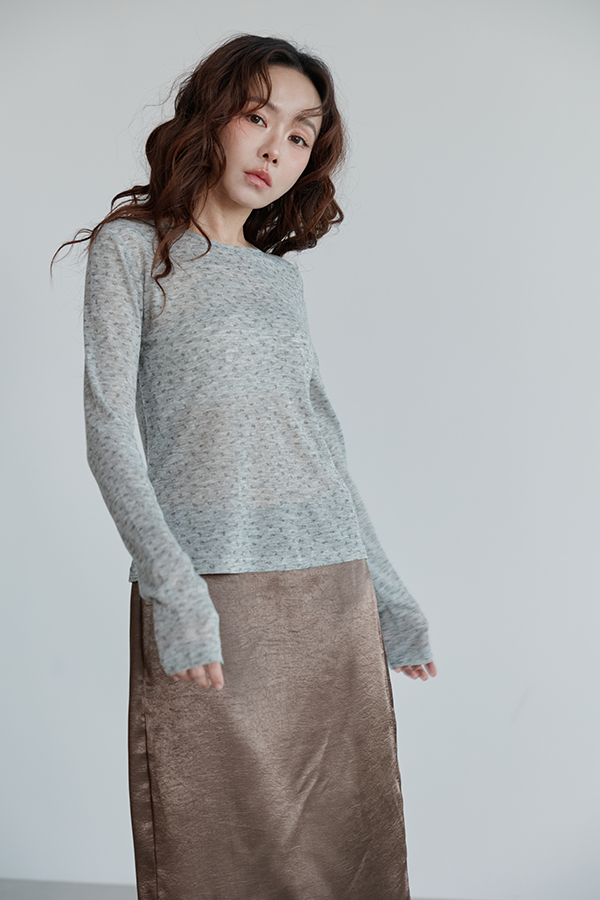 MOSDRESS 小碎花圓領長袖上衣 正面版型展示