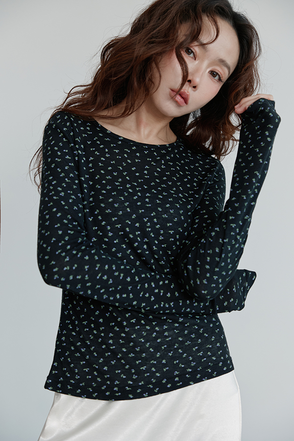 MOSDRESS 小碎花圓領長袖上衣 日常搭配造型