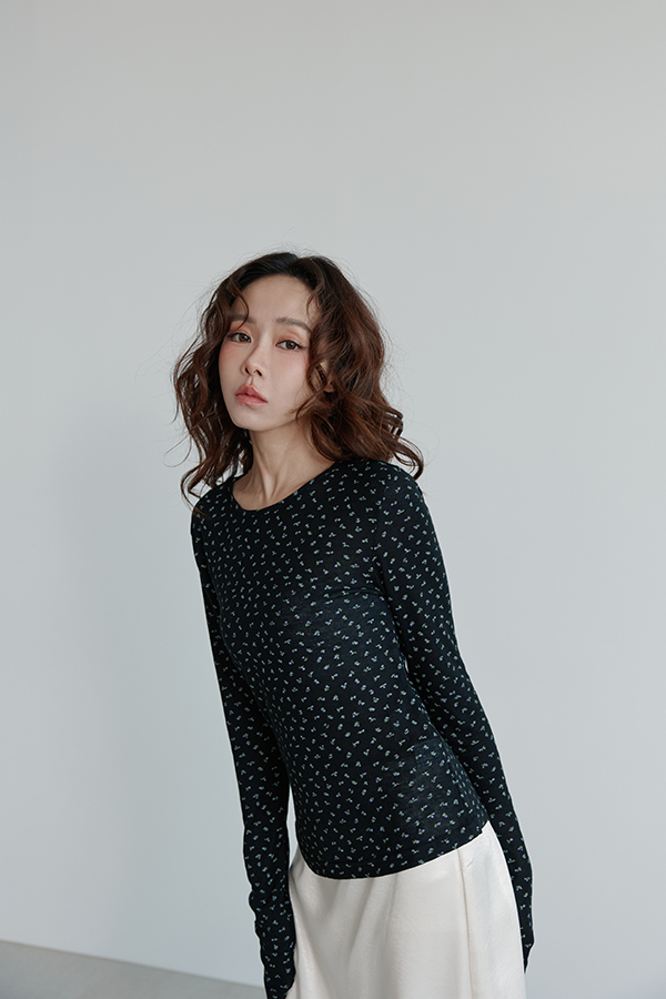 MOSDRESS 小碎花圓領長袖上衣 另一組實穿搭配