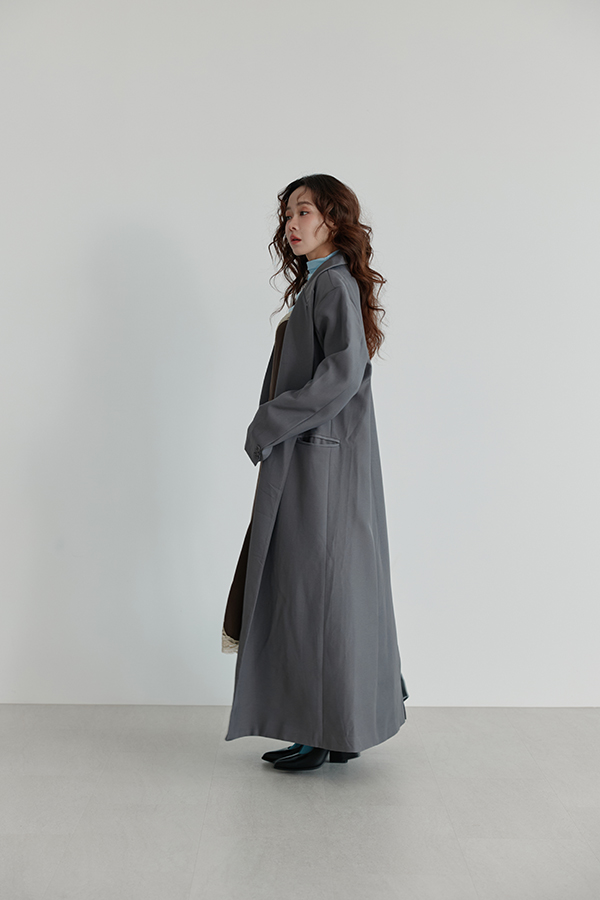 MOSDRESS 寬肩長版西裝外套 背面穿著展示