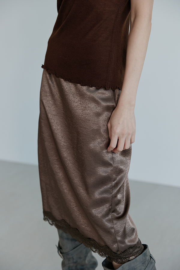 MOSDRESS 蕾絲滾邊緞面半身裙 3色 日常實穿造型
