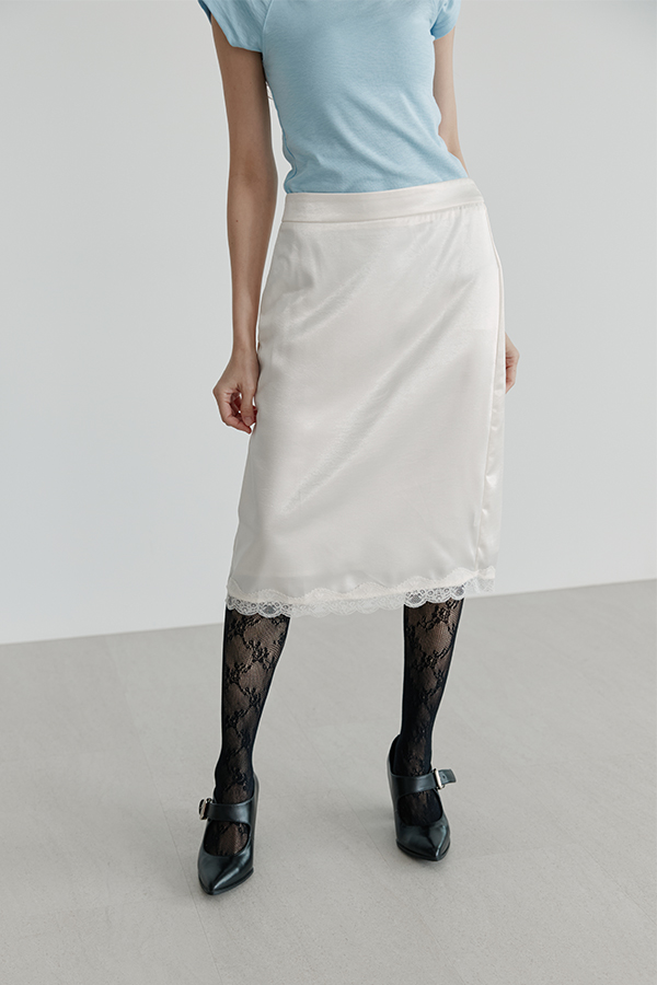 MOSDRESS 蕾絲滾邊緞面半身裙 正面版型展示
