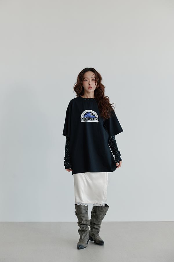 MOSDRESS 蕾絲滾邊緞面半身裙 背面穿著展示