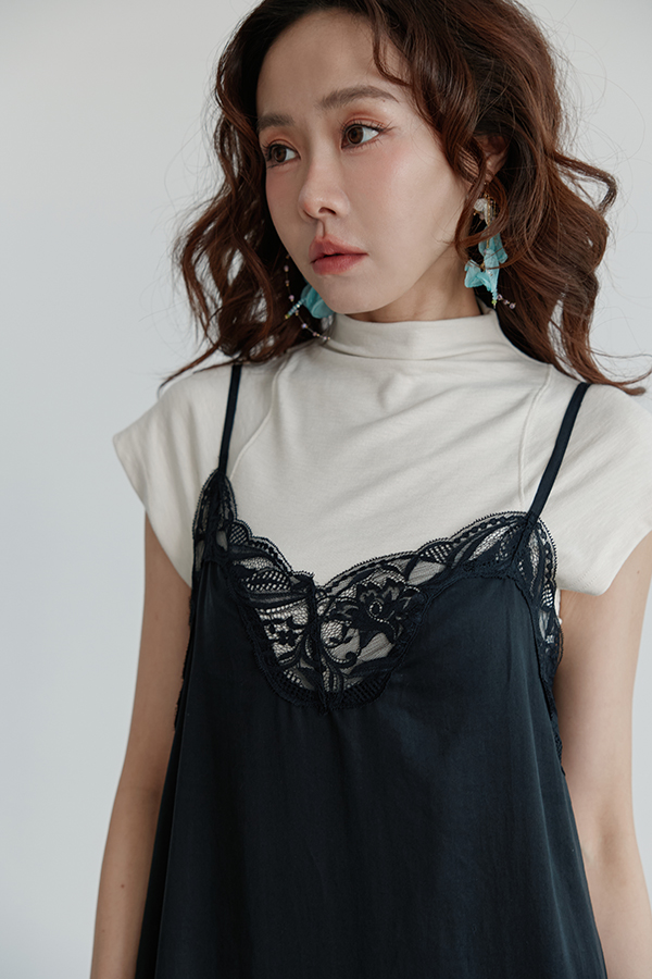 MOSDRESS 立體花朵串珠垂墜耳環 立體花朵耳環側面展示