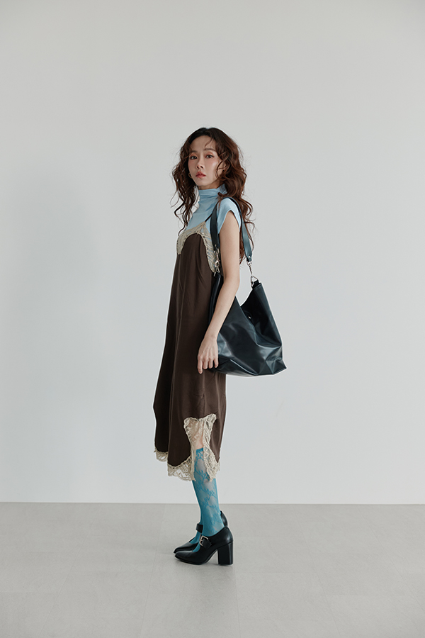 MOSDRESS 金屬感愛心耳針 耳環造型展示