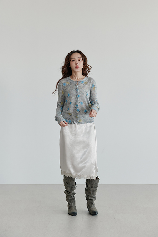 MOSDRESS 麂皮感抓皺鈕帶中筒靴 靴款日常造型