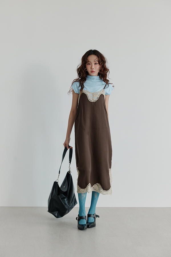 MOSDRESS 簡約大容量肩背包 肩背包側身展示
