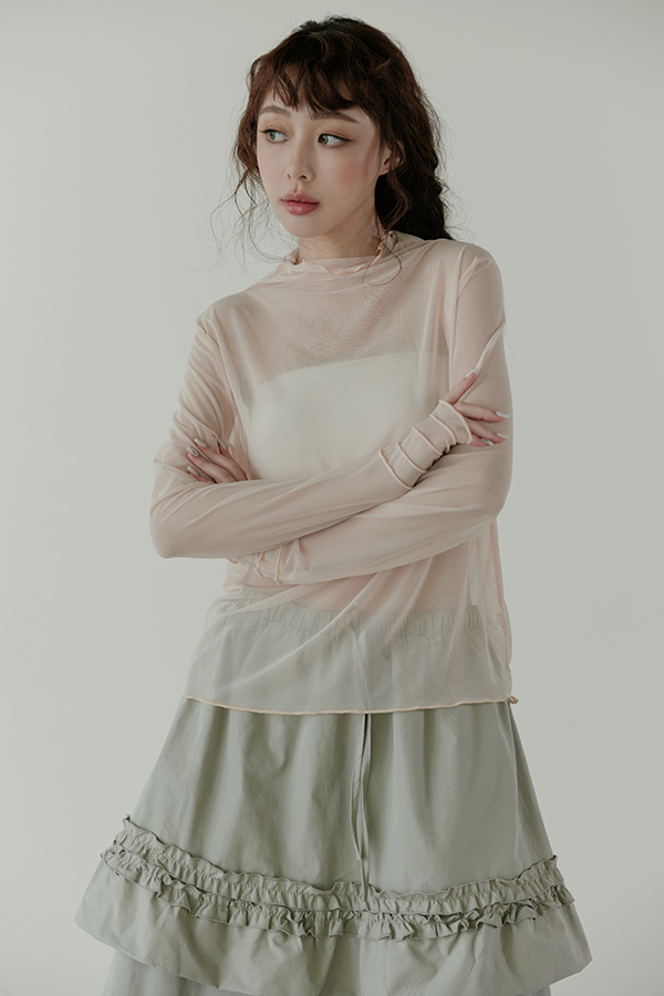 MOSDRESS 透膚網紗小高領長袖上衣 米杏透膚上身近拍