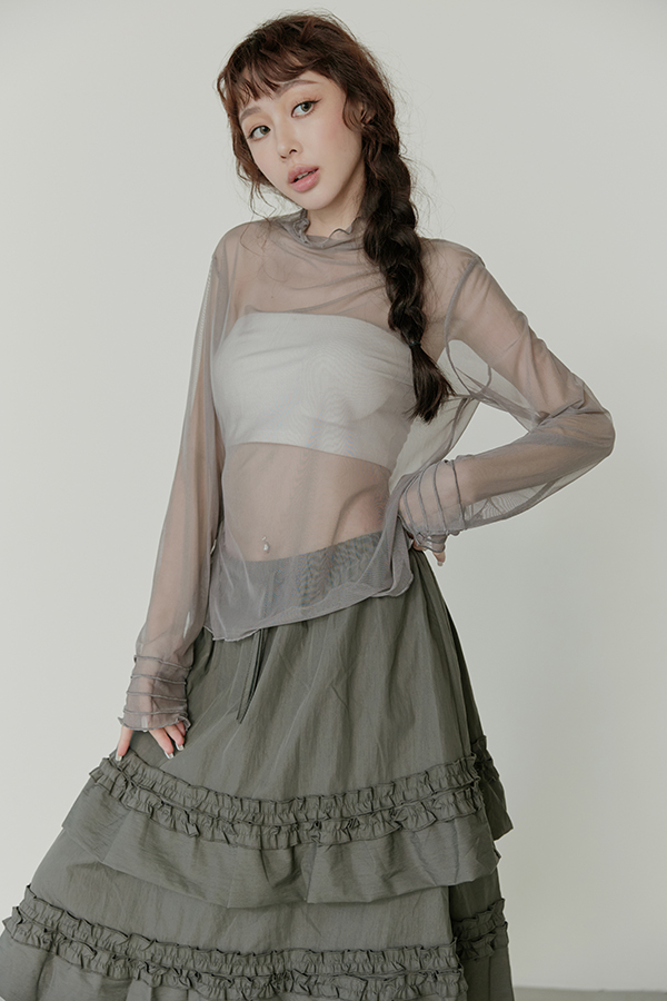 MOSDRESS 透膚網紗小高領長袖上衣 淺灰上衣正面造型