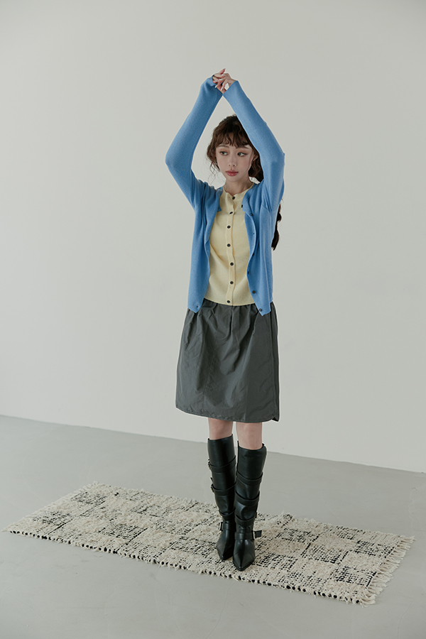 MOSDRESS 20%羊毛假兩件撞色針織外套 湖藍外套舉手展示