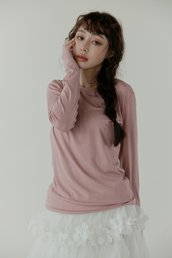 MOSDRESS 素色圓領長袖上衣 粉紅長袖與白裙搭配