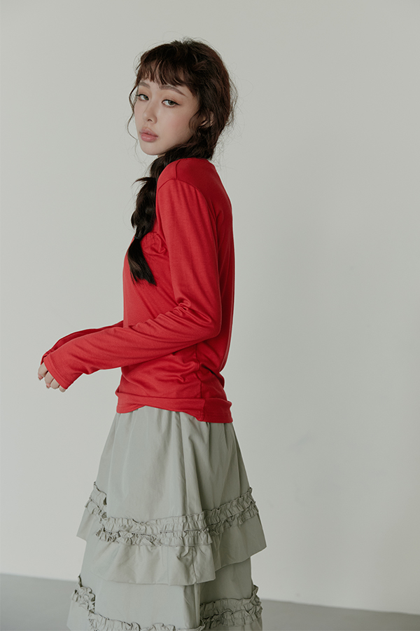 MOSDRESS 素色圓領長袖上衣 紅色長袖側身展示