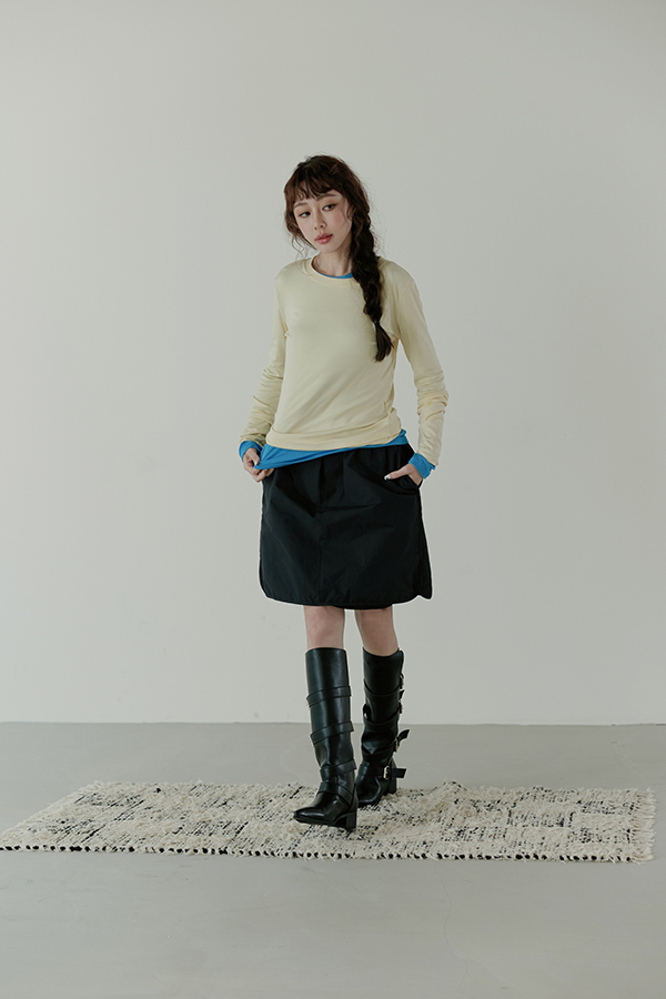 MOSDRESS 素色圓領長袖上衣 淺黃上衣配藍色內搭