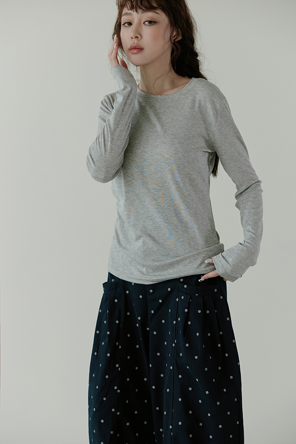MOSDRESS 素色圓領長袖上衣 麻灰圓領正面近拍