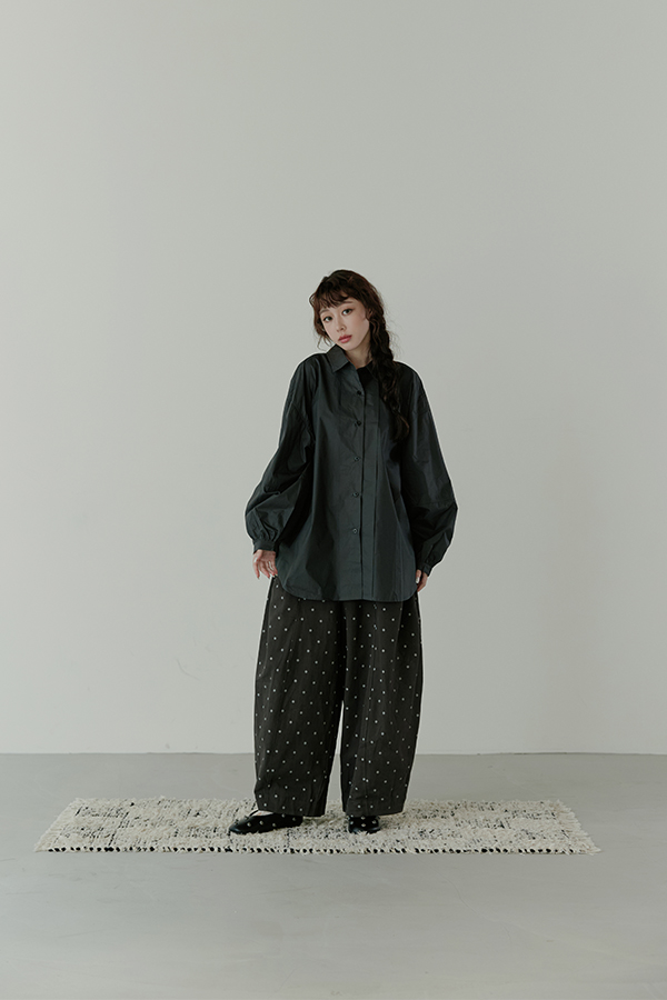 MOSDRESS 微澎袖寬鬆襯衫外套 深灰長版襯衫全身造型