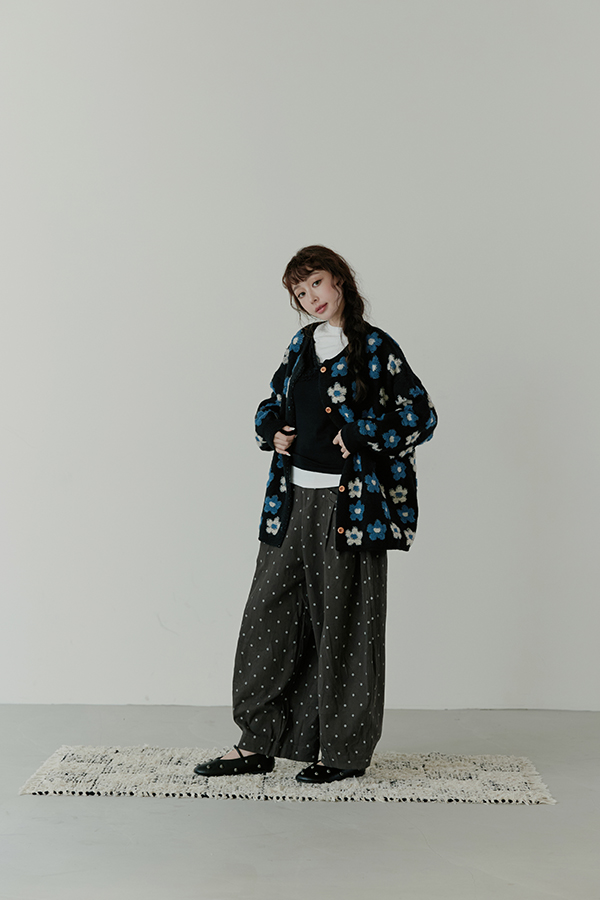 MOSDRESS 花花排釦針織外套 深藍外套配寬褲