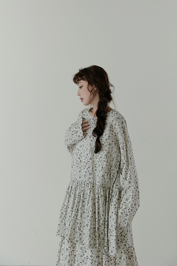 MOSDRESS 復古圓領碎花上衣+花苞裙套裝 米白色 圓領碎花上衣近拍
