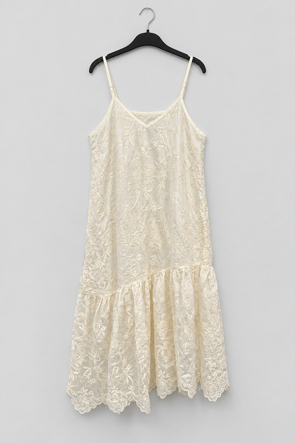 MOSDRESS 刺繡蕾絲細肩洋裝 米白洋裝平拍