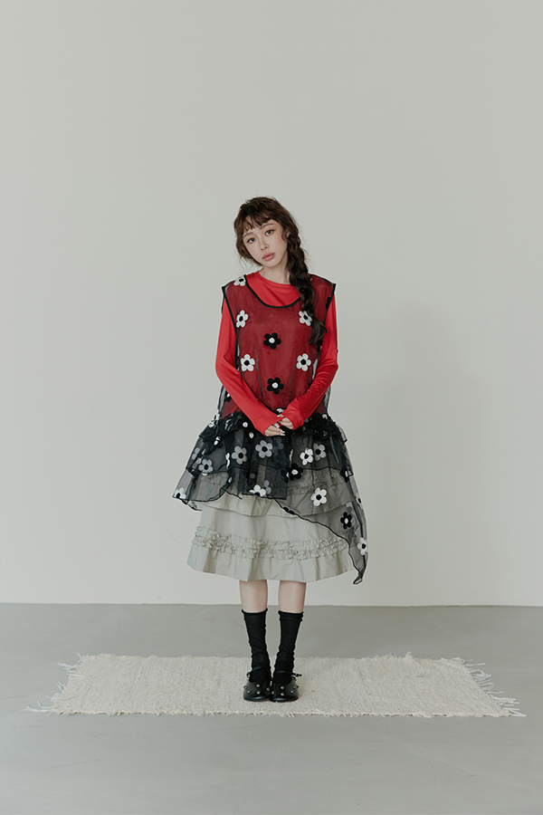 MOSDRESS 立體花朵刺繡透紗荷葉洋裝 黑色 花朵刺繡透紗全身造型