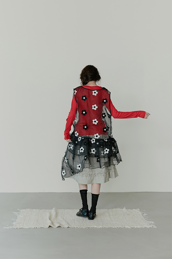 MOSDRESS 立體花朵刺繡透紗荷葉洋裝 黑色 花朵透紗背面輪廓