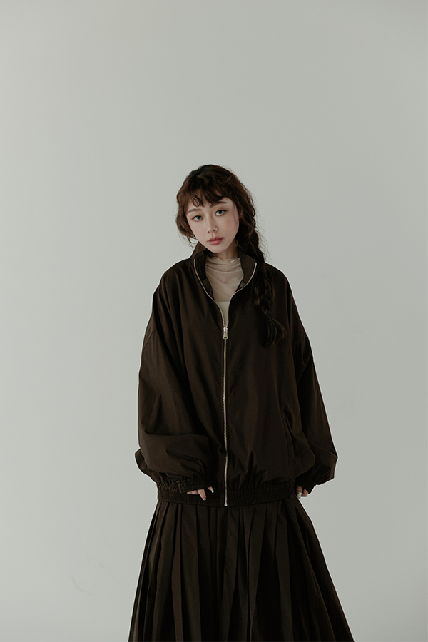MOSDRESS 假兩件百褶拼接長版外套 咖啡拉鍊領口正面展示