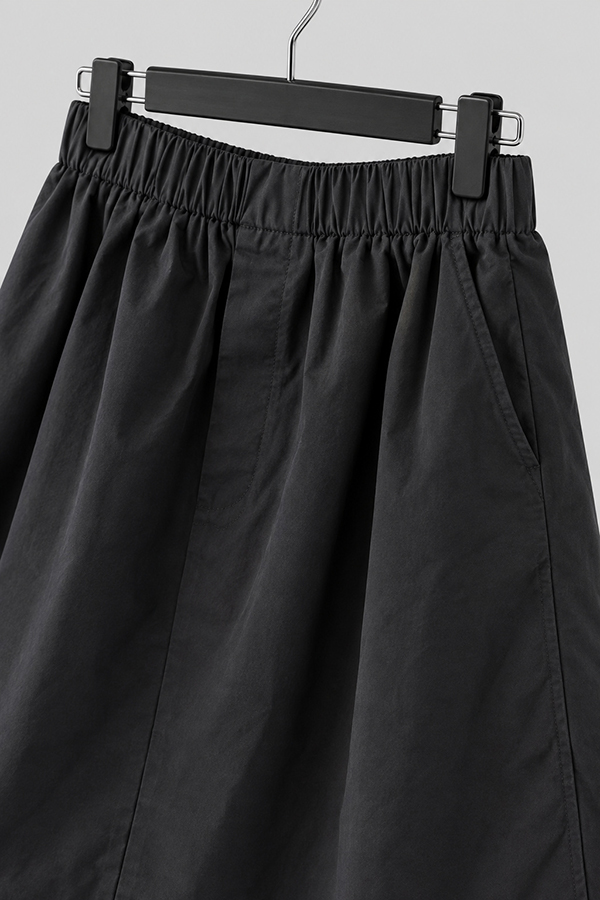 MOSDRESS 鬆緊腰A字裙 黑色鬆緊腰與口袋近拍