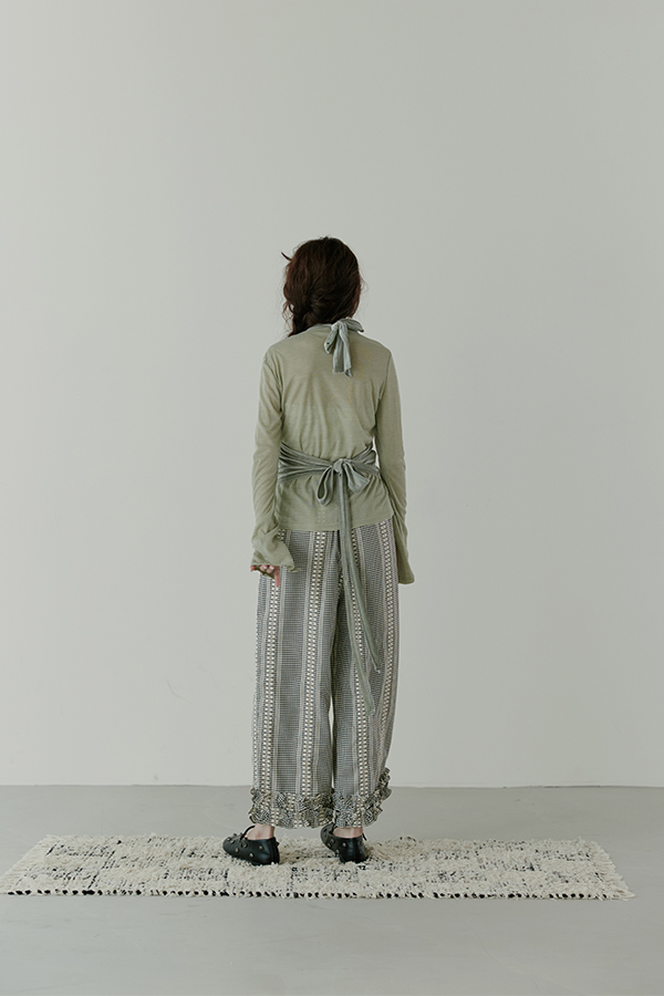 MOSDRESS 訂製刺繡抽繩荷葉邊寬褲 黑白格紋寬褲背面展示