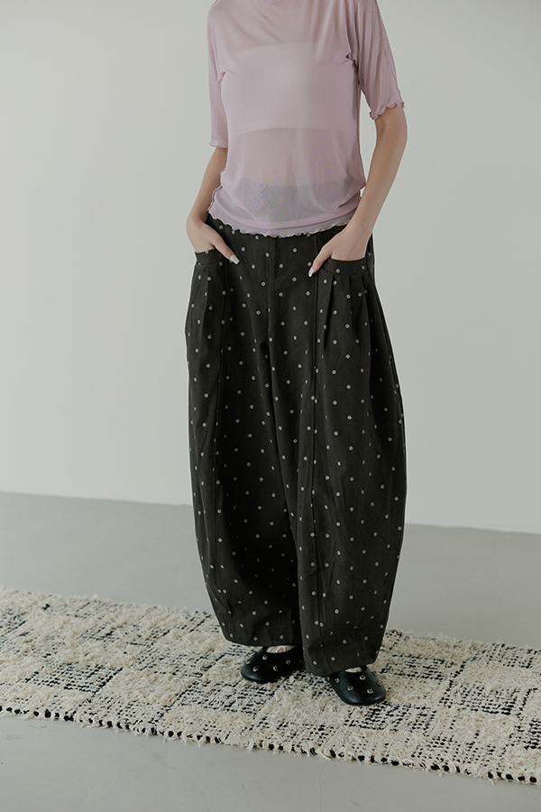 MOSDRESS 點點大口袋繭型寬褲 深灰大口袋與褲型近拍