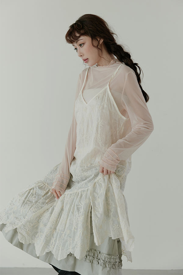 MOSDRESS 刺繡蕾絲細肩洋裝+裙3件包套 米杏透膚上衣、刺繡蕾絲細肩洋裝與淺灰蛋糕半身裙三件組 商品圖片3