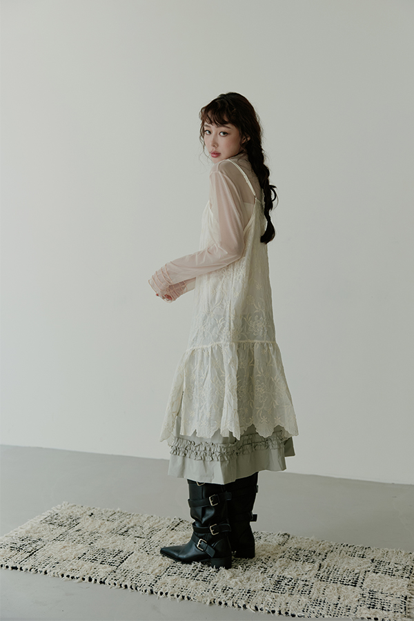 MOSDRESS 刺繡蕾絲細肩洋裝+裙3件包套 米杏透膚上衣、刺繡蕾絲細肩洋裝與淺灰蛋糕半身裙三件組 商品圖片4