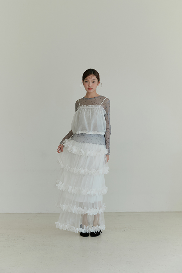 MOSDRESS 平口抽繩細肩帶背心 白色 搭配蛋糕長裙