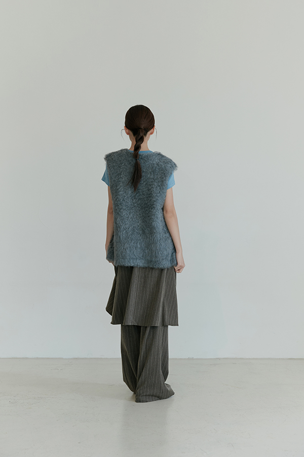 MOSDRESS 毛絨長版背心 藍灰色 背面長版輪廓