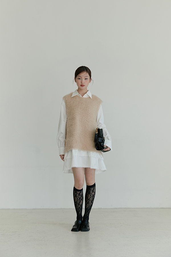 MOSDRESS 毛絨長版背心 卡其色 襯衫裙層次穿搭
