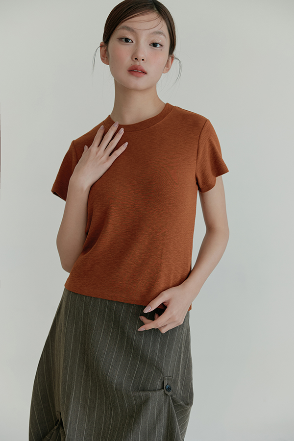 MOSDRESS 素色竹節紋圓領短袖上衣 橘咖色 竹節紋上身穿搭