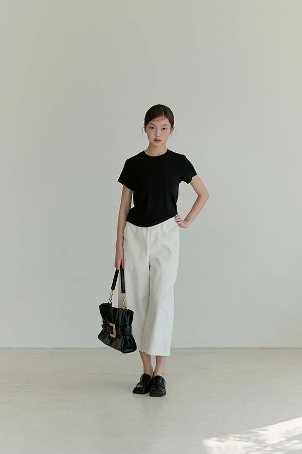 MOSDRESS 素色竹節紋圓領短袖上衣 黑色搭配寬褲