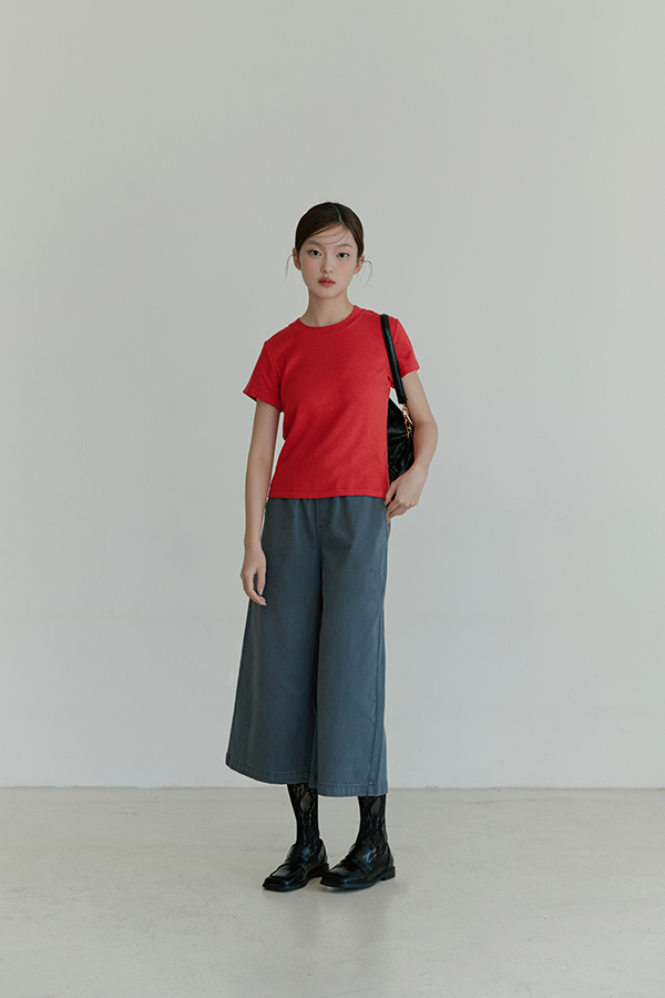 MOSDRESS 素色竹節紋圓領短袖上衣 紅色短T整體穿搭