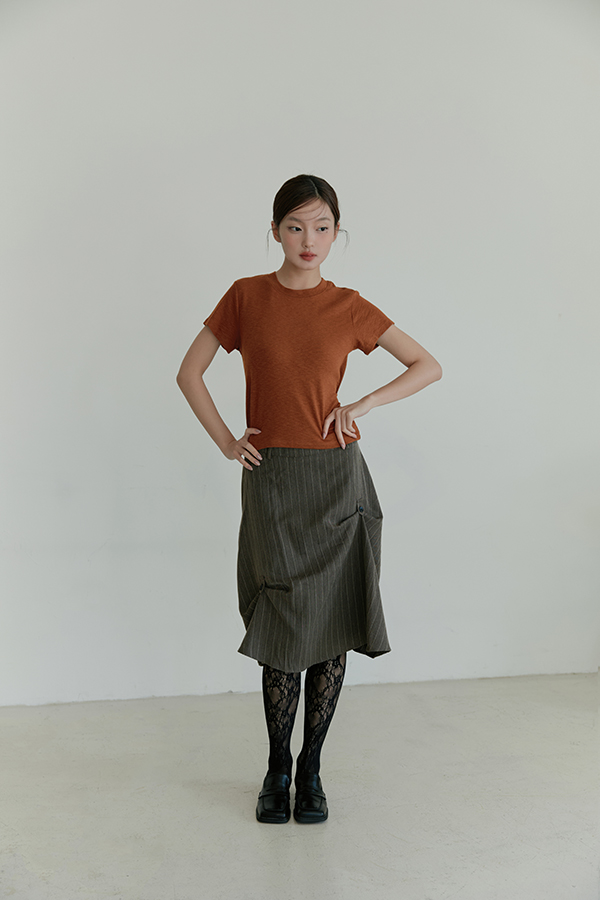 MOSDRESS 素色竹節紋圓領短袖上衣 橘咖色配長裙