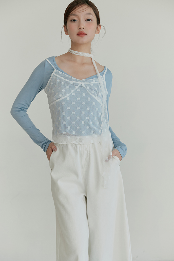MOSDRESS 純色交叉長袖上衣(附蕾絲綁帶) 藍白色 蕾絲背心層次上身