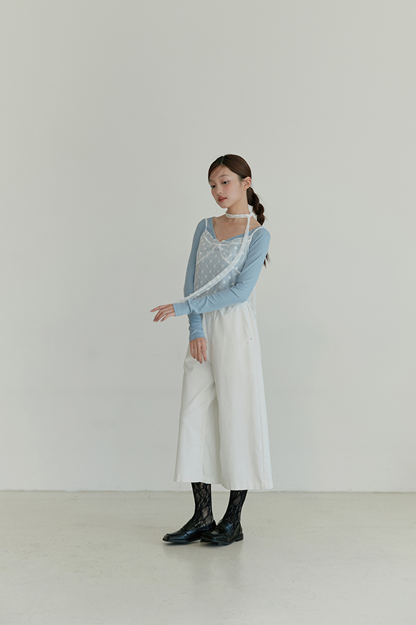 MOSDRESS 純色交叉長袖上衣(附蕾絲綁帶) 藍白搭配長褲