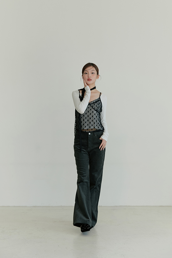 MOSDRESS 純色交叉長袖上衣(附蕾絲綁帶) 米白黑色 米白長袖與蕾絲疊穿