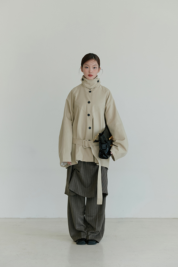 MOSDRESS 綁帶翻領輕薄風衣外套 卡其風衣搭配長褲
