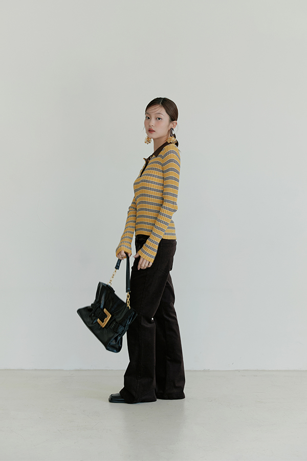 MOSDRESS 燈芯絨修身微喇叭褲 咖啡褲型側身