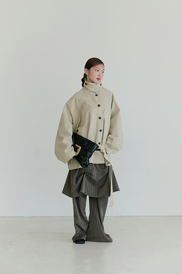 MOSDRESS 仿鱷魚紋大方釦手拿包 黑色手拿包整體穿搭