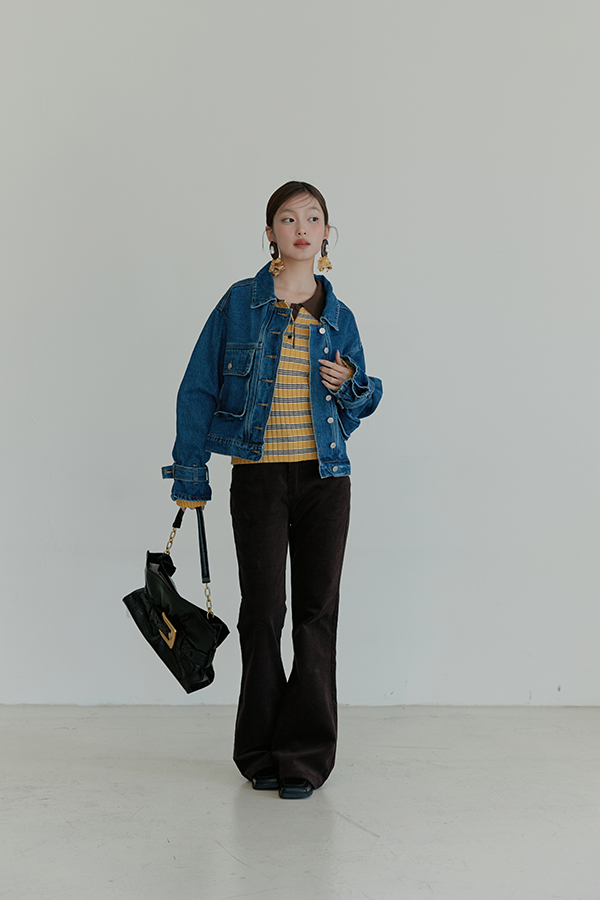 MOSDRESS 仿鱷魚紋大方釦手拿包 黑色 手拿包搭配牛仔外套