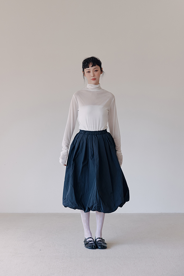 MOSDRESS 輕透網紗高領打底衫 4色 白色 打底衫搭裙裝全貌